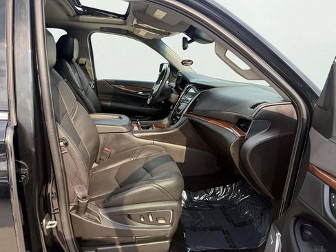 Used 2016 Cadillac Escalade Luxury AWD/4WD image 12