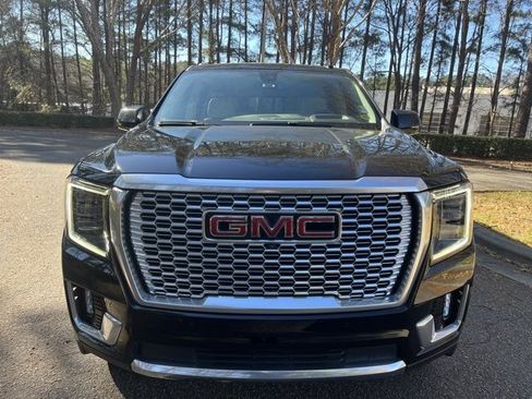 Used 2022 GMC Yukon XL Denali image 3