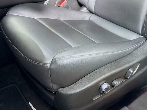 Used 2025 Cadillac XT4 Premium Luxury image 19