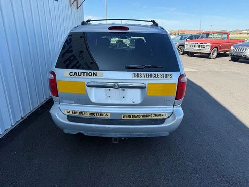 Used 2005 Chrysler Town & Country LX w/ Popular Equipment Group II FWD image 7