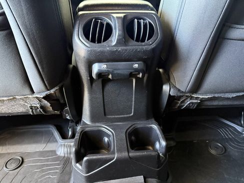 Used 2018 Jeep Wrangler Unlimited Sport S image 33