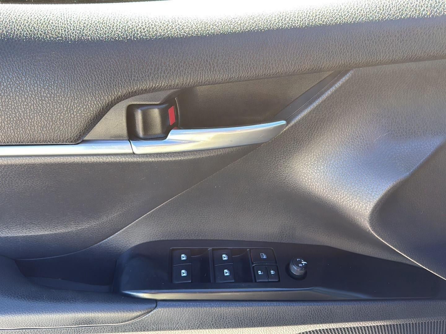 Used 2020 Toyota Camry LE FWD image 12