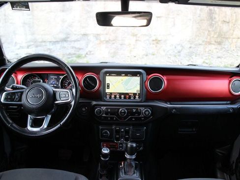 Used 2021 Jeep Gladiator Rubicon AWD/4WD image 12