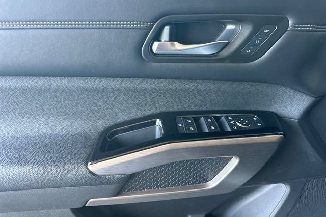 Used 2023 Nissan Pathfinder Platinum FWD image 10