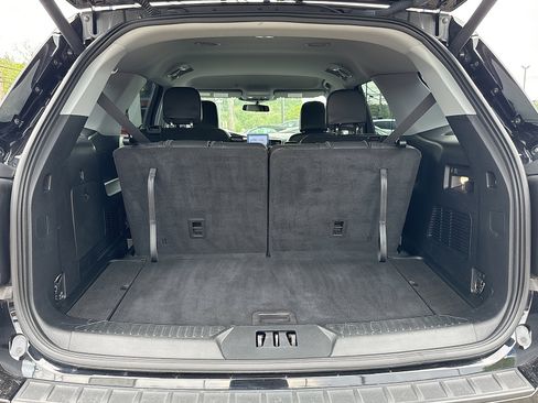 Used 2022 Ford Explorer XLT w/ Equipment Group 202A AWD/4WD image 28