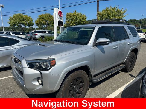 Used 2020 Toyota 4Runner TRD Off-Road Premium w/ Moonroof Package AWD/4WD image 16