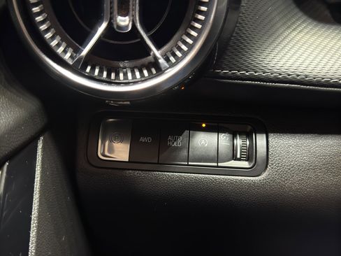 Used 2025 Chevrolet Equinox LT w/ Convenience Package II image 32