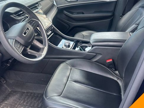 Used 2023 Jeep Grand Cherokee Limited AWD/4WD image 7