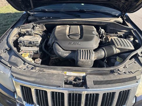 Used 2011 Jeep Grand Cherokee Laredo image 14