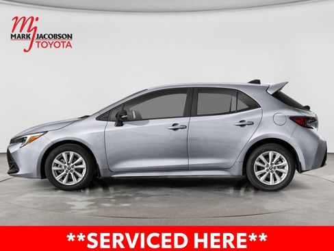 Used 2025 Toyota Corolla SE w/ SE Package FWD image 5