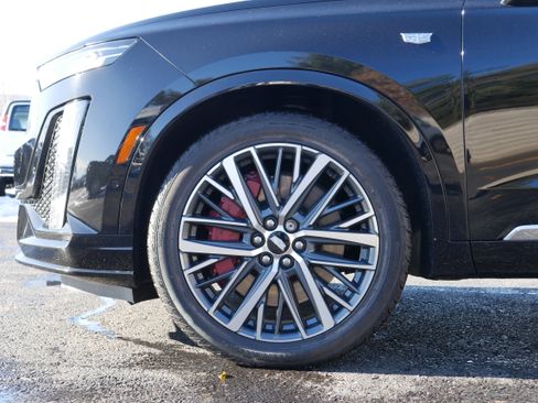 Used 2024 Cadillac XT6 Sport w/ Technology Package image 12