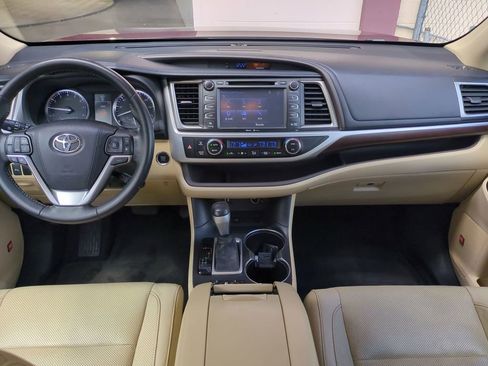 Used 2015 Toyota Highlander Limited w/ Driver Technology Package FWD image 18