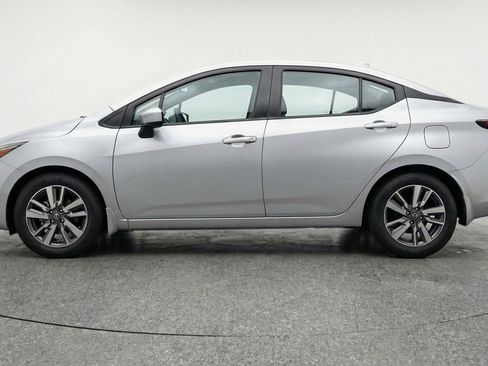 Used 2025 Nissan Versa SV image 3