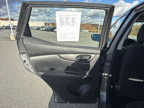 Used 2020 Nissan Rogue Sport S image 22