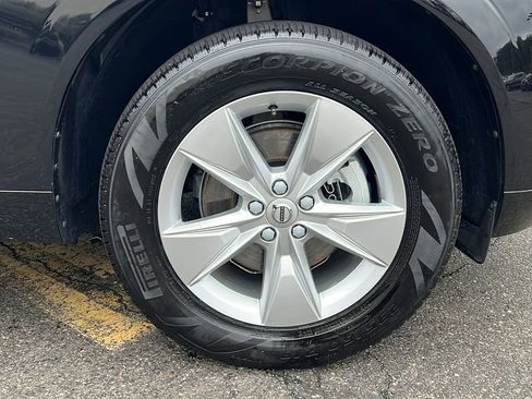 Used 2022 Volvo XC60 B5 Momentum w/ Climate Package image 12