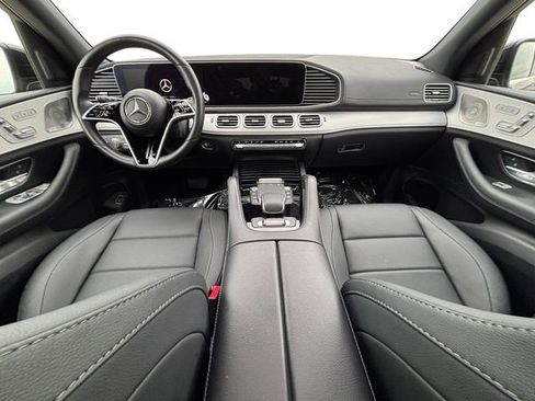 Used 2025 Mercedes-Benz GLS 450 4MATIC image 13