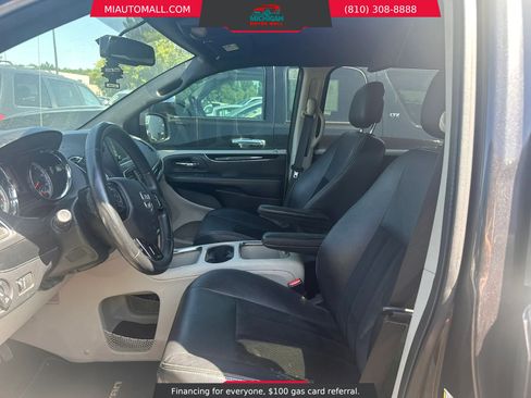 Used 2017 Dodge Grand Caravan SXT w/ Rear Park Assist Package FWD image 10