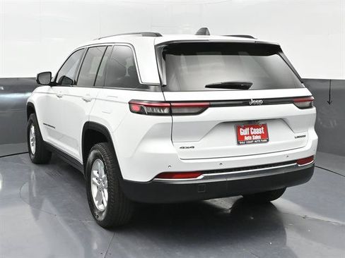 Used 2023 Jeep Grand Cherokee Laredo AWD/4WD image 4