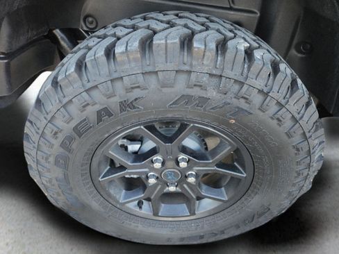 Used 2025 Jeep Wrangler Willys image 39