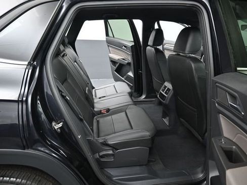 Used 2023 Volkswagen Atlas Cross Sport SE AWD/4WD image 32