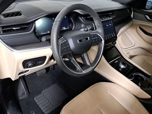 Used 2023 Jeep Grand Cherokee L Limited w/ Black Appearance Package image 10