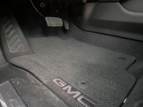 Used 2026 GMC Yukon Denali w/ Sun & Power Step Package AWD/4WD image 14
