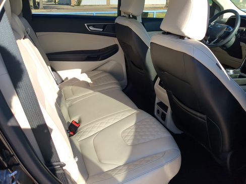 Used 2024 Ford Edge Titanium image 29