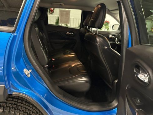 Used 2020 Jeep Cherokee Trailhawk w/ Cold Weather Group image 27