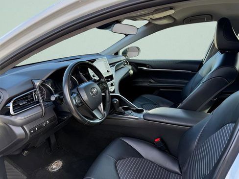 Used 2023 Toyota Camry SE FWD image 3