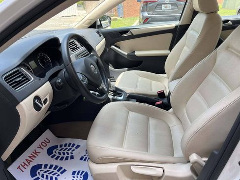 Used 2012 Volkswagen Jetta SE FWD image 9