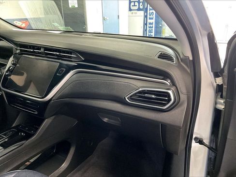 Used 2023 Chevrolet Bolt EUV LT w/ Convenience Package FWD image 13