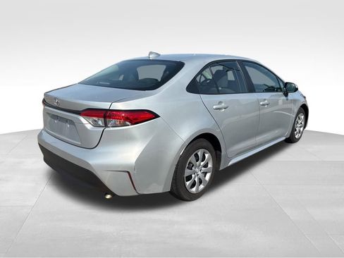 Used 2024 Toyota Corolla LE image 5