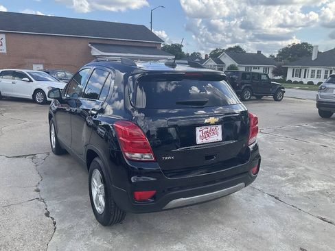 Used 2019 Chevrolet Trax LT w/ LT Convenience Package FWD image 5