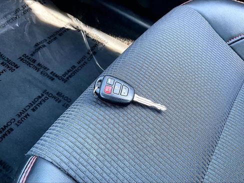 Used 2017 Toyota Camry SE FWD image 14