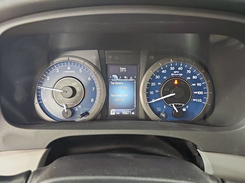Used 2018 Toyota Sienna LE w/ Carpet Mat Package FWD image 25