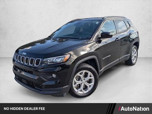 Used 2024 Jeep Compass Latitude AWD/4WD image 1