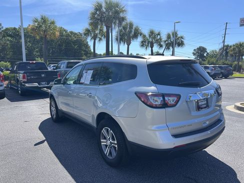 Used 2017 Chevrolet Traverse LT w/ Traveler's Package AWD/4WD image 8