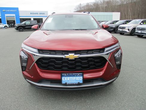 Certified 2024 Chevrolet Trax LT w/ Driver Confidence Package image 2