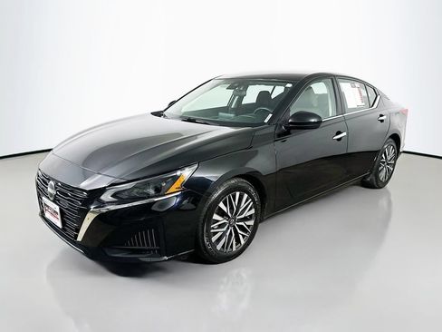 Used 2023 Nissan Altima 2.5 SV FWD image 3