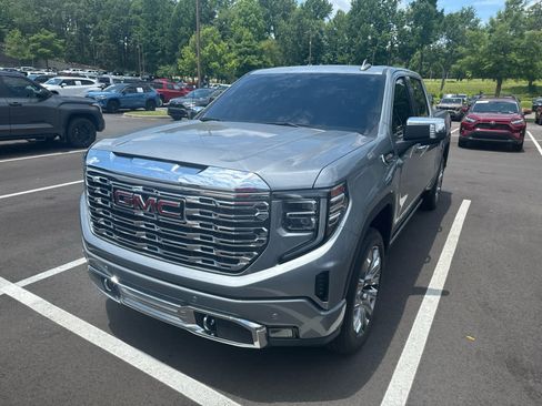 Used 2023 GMC Sierra 1500 Denali w/ Denali Reserve Package AWD/4WD image 2