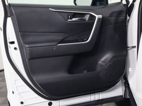 Used 2021 Toyota RAV4 XLE image 12