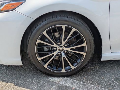 Used 2020 Toyota Camry SE image 9