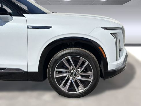 New 2026 Cadillac Vistiq Luxury w/ LPO, Floor Liner Package AWD/4WD image 12