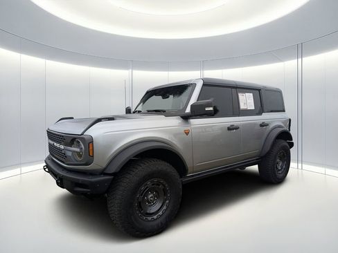 Used 2024 Ford Bronco Badlands image 8