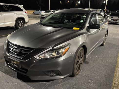 Used 2018 Nissan Altima 2.5 SR w/ SR Midnight Edition image 9