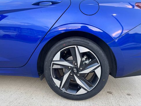 Used 2021 Hyundai Elantra Limited image 34