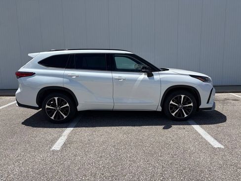 Used 2022 Toyota Highlander XSE AWD/4WD image 7