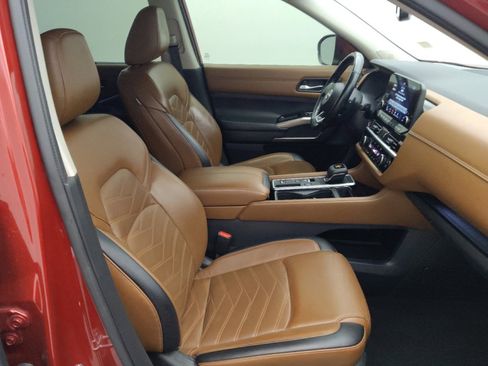 Used 2022 Nissan Pathfinder Platinum w/ Cargo Package FWD image 21