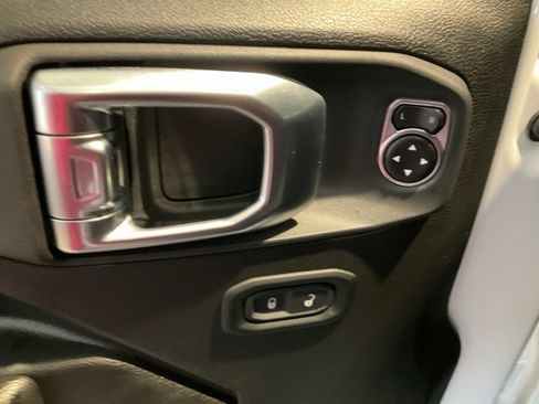 Used 2024 Jeep Gladiator Sport image 5