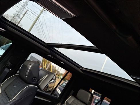 Certified 2025 Cadillac Escalade ESV Sport Platinum image 13